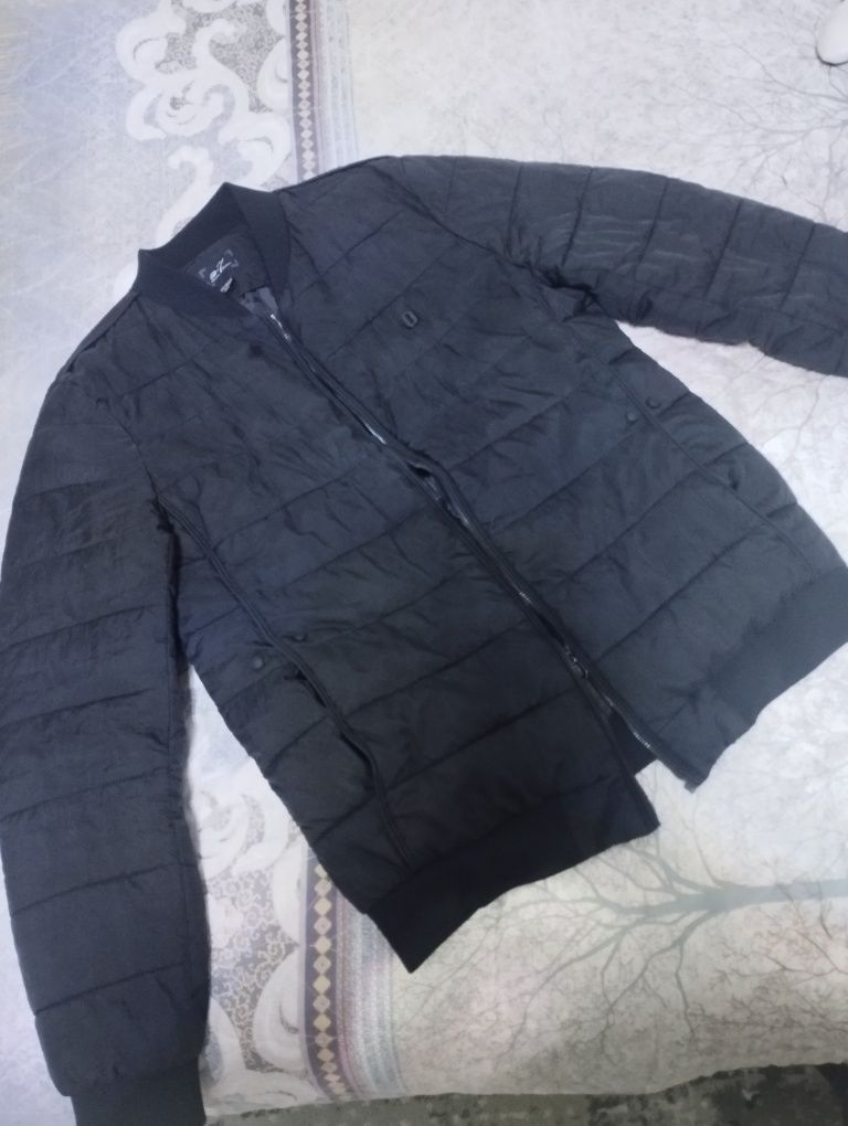 Продается мужская куртка размер 50-52