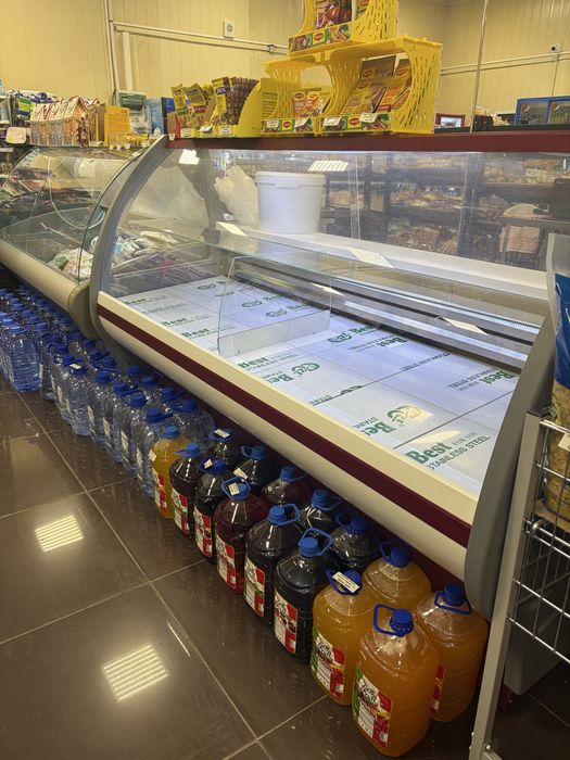 Продам холодильную витрину