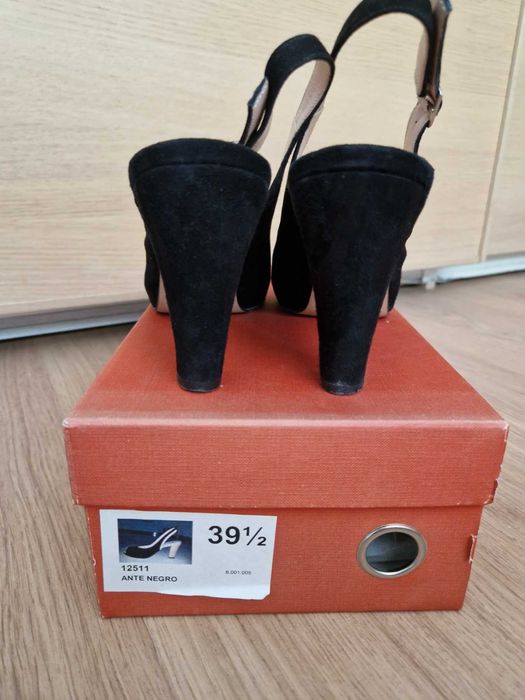 Велурени обувки с ток 38.5 номер