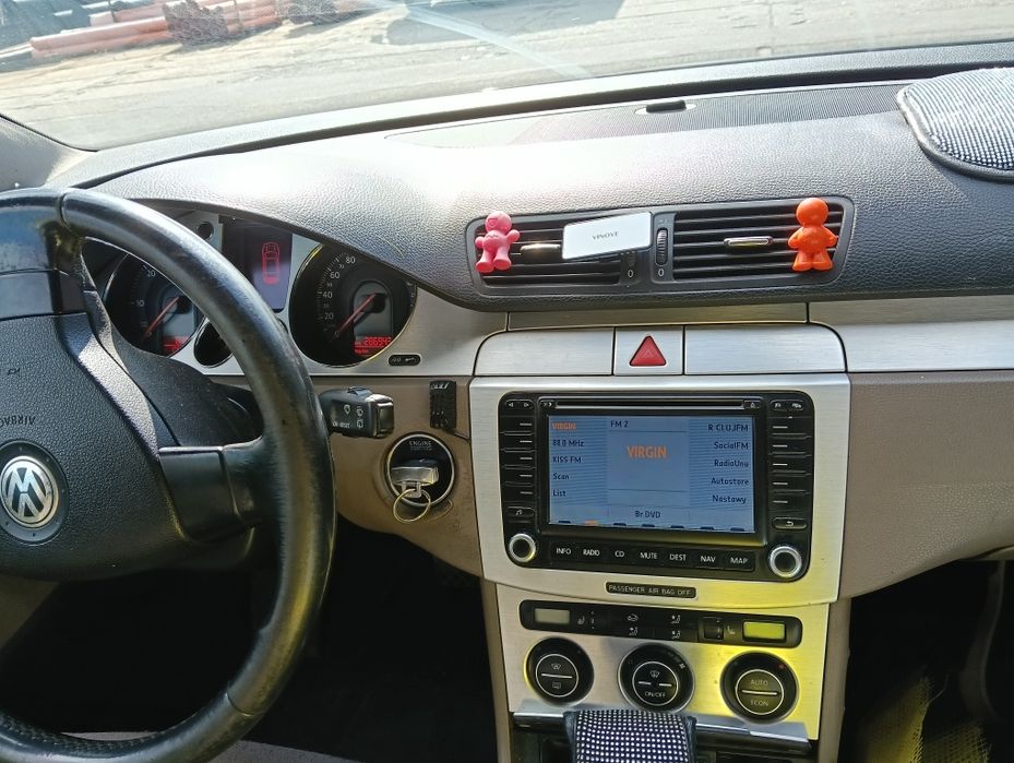 Vând volkswagen passat b6