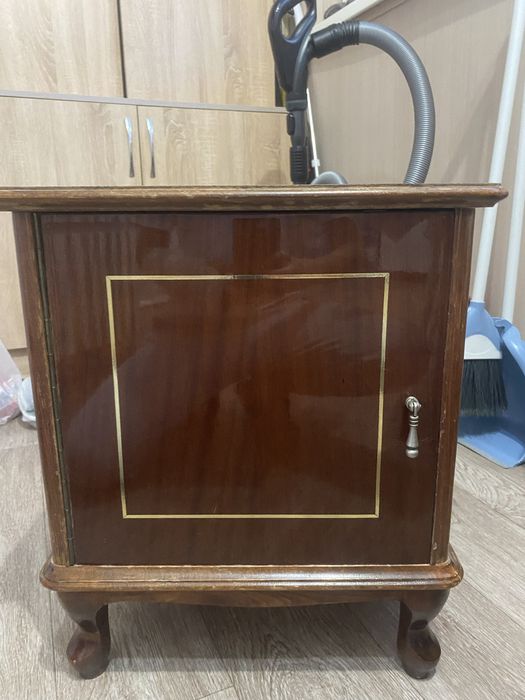 Продается тумбочка подходит для хранений вещей и т.д