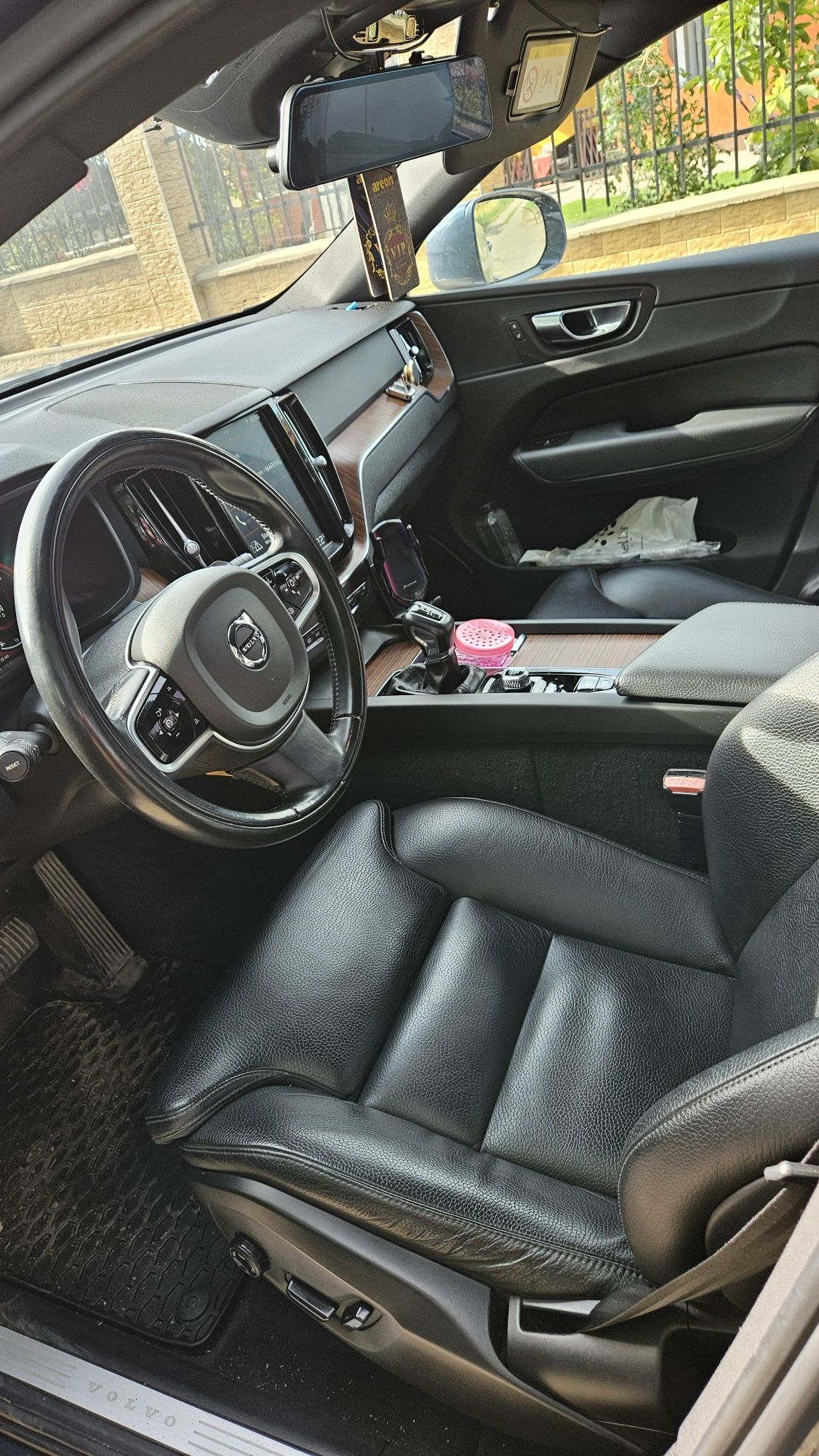 Vinn volvo xc60  din 2018 cutie automata  sau schimb