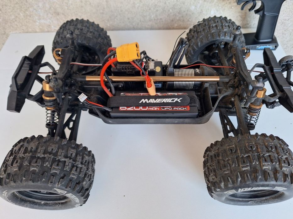 Masina cu telecomanda Maverick quantum flux 2