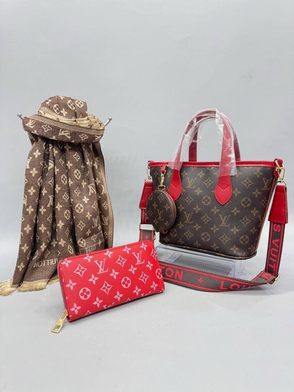 LOUIS VUITTON  - дамски чанти