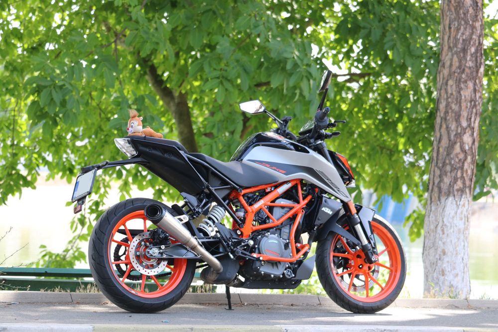 Motocicleta KTM 390 Duke 2022