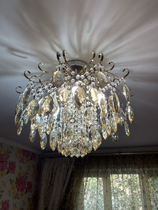 Продам хрустальную люстру в хорошем состоянии