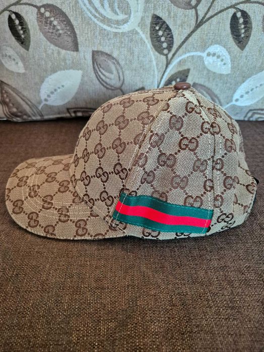 Gucci шапка закупена от Италия