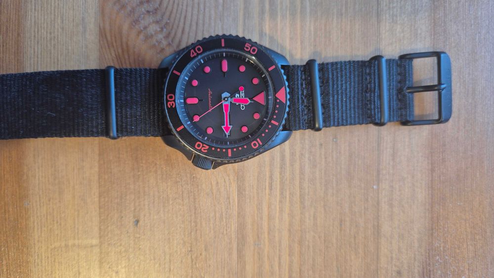 seiko 5 sports  SRPD83K1