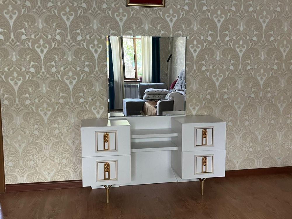 Продам срочно стол со стульями