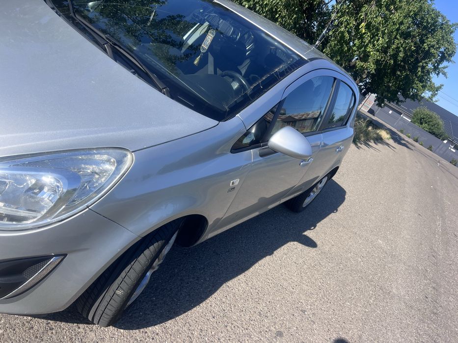 Opel corsa 1,3 an 2013