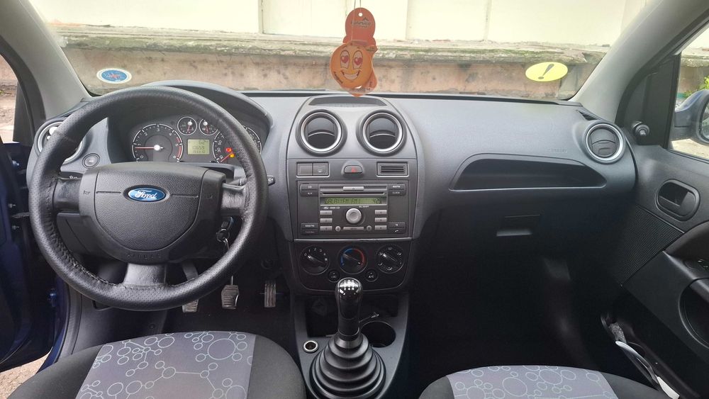 Vând Ford Fiesta