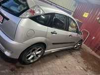 Vand ford focus 1.4 benzina masina se prezinta fix ca si in poze pret