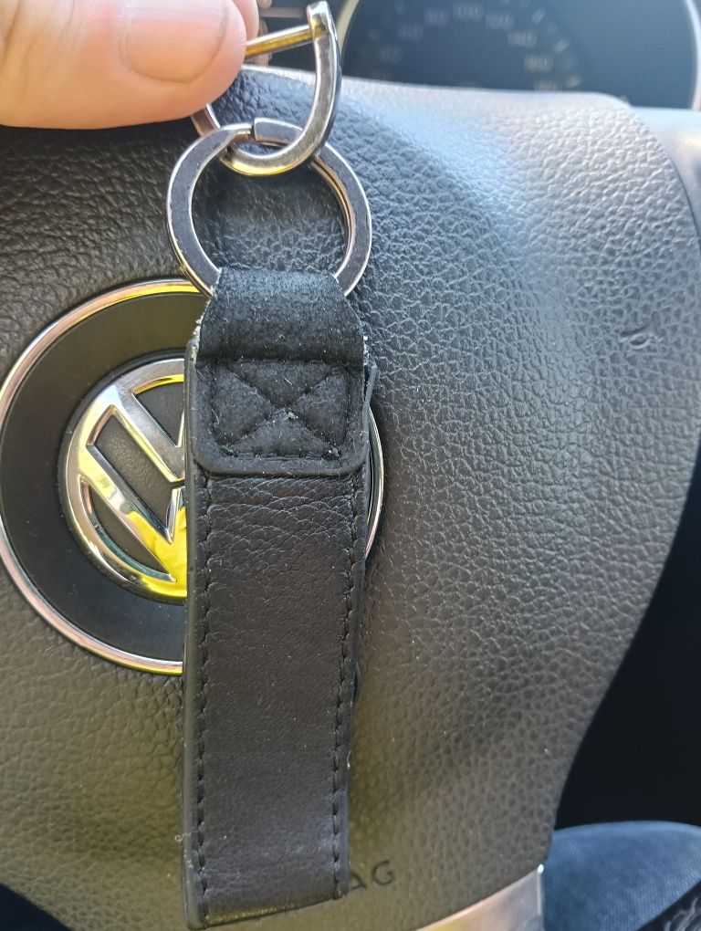 Breloc VW din piele mată in stare foarte bună