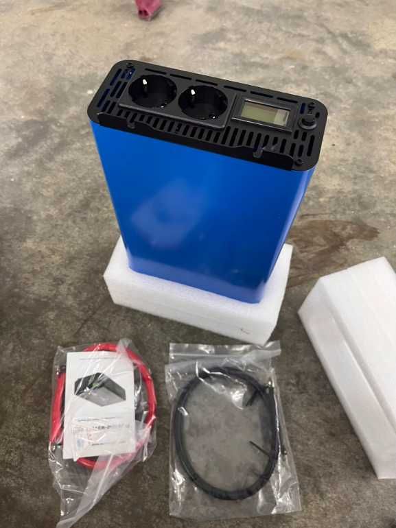 Инвертор чиста синусоида с LCD екран DC 12/24v към AC220v 50Hz 5000W