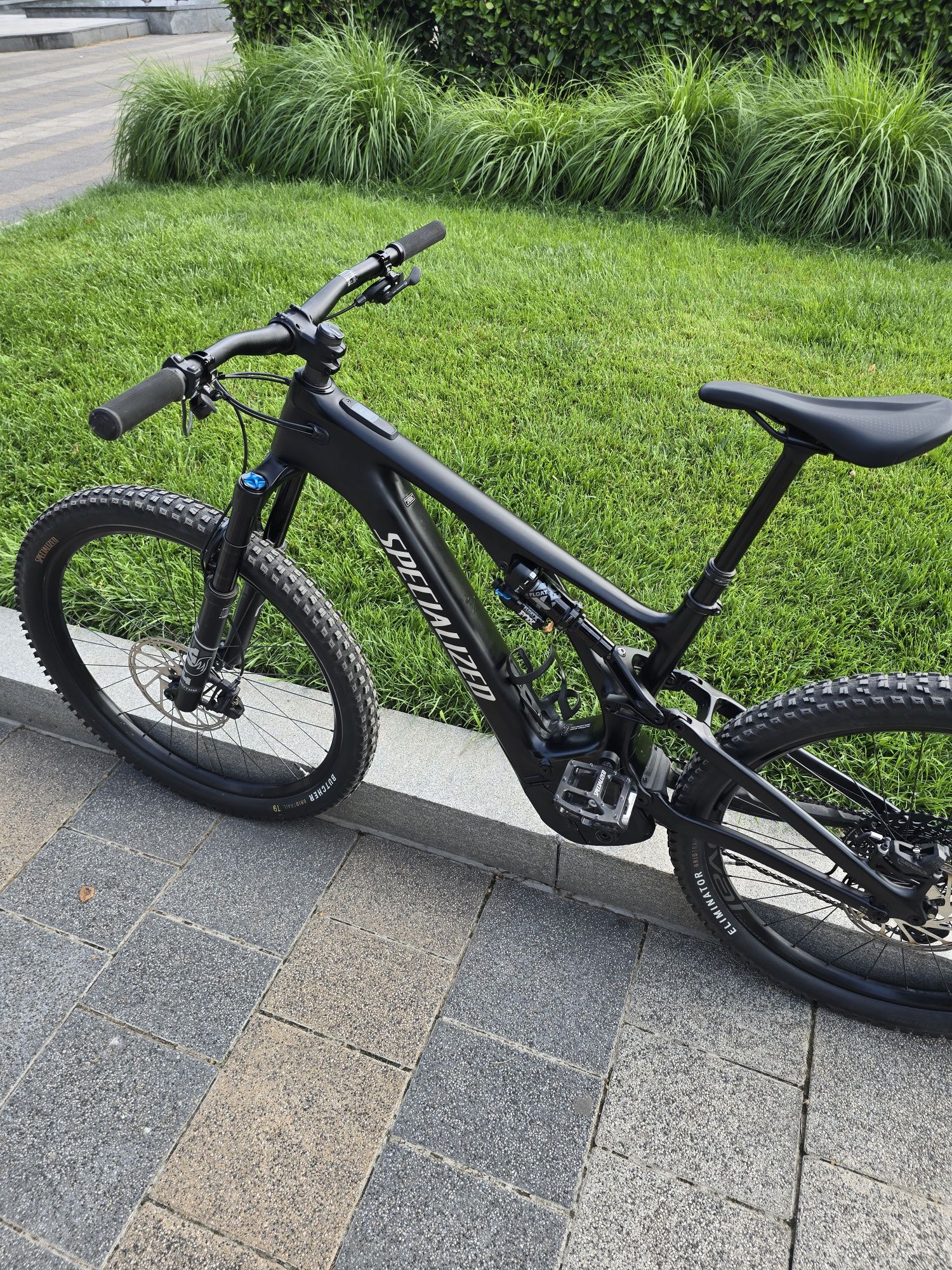 Карбонов електрически specialized turbo levo