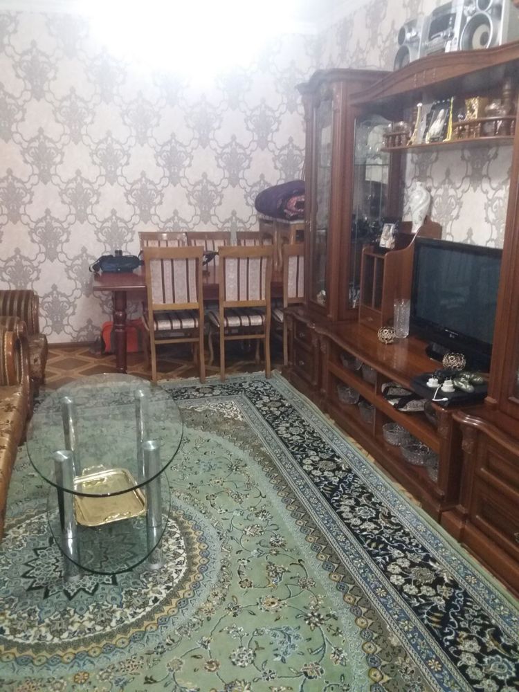 Продаю квартиру в яшнабадском районе Авиасозлар-2. 1этаж 2 х комнатная