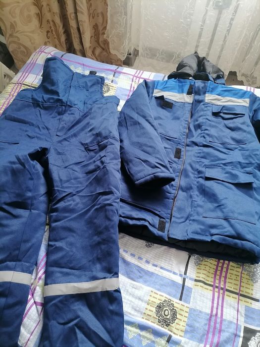 Продам тёплую спец одежду срочно