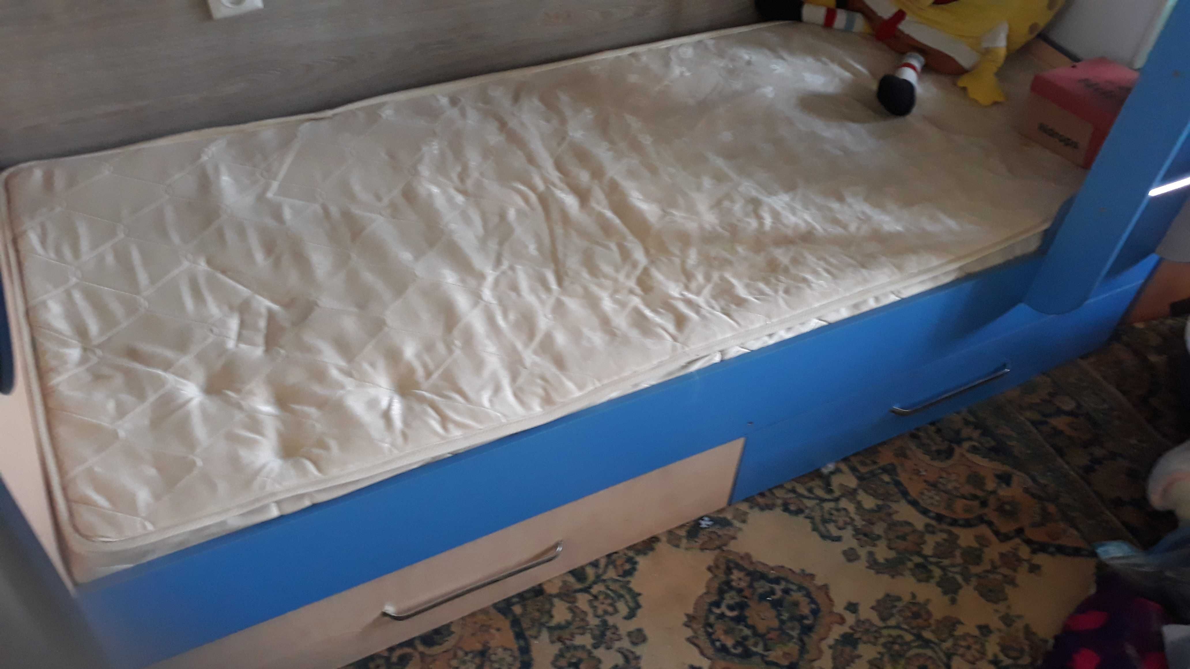Детская мебель: двухярусная кровать, вещевой шкаф, пенал, ученич стол