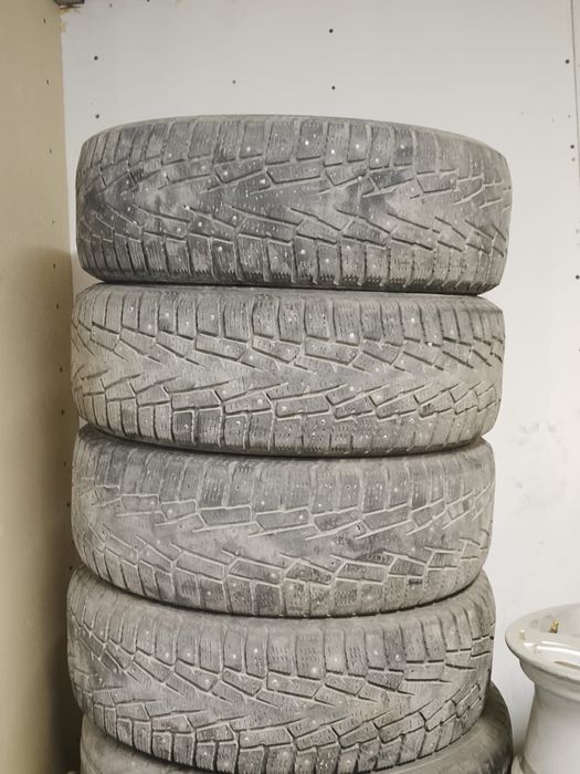 Зимни шипованный шина на r 16
