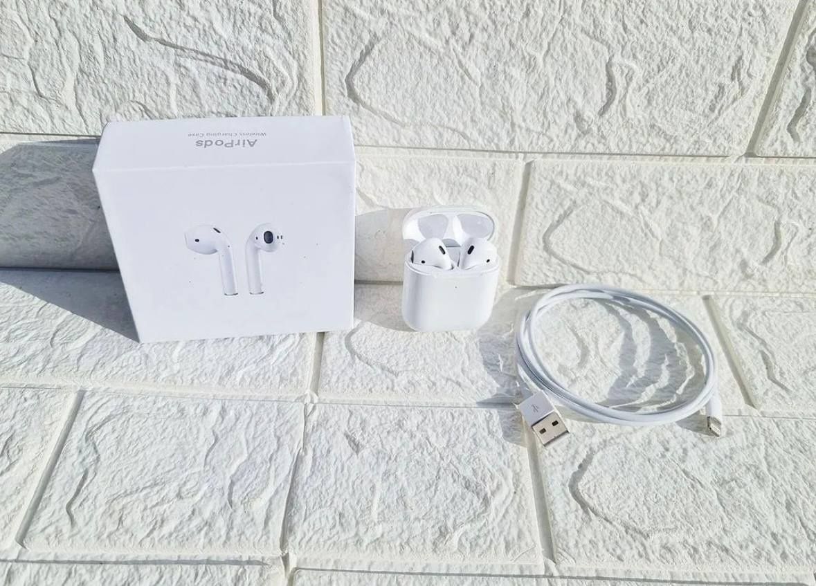 Наушник Apple Airpods 2.Наушник Apple Airpods 3.