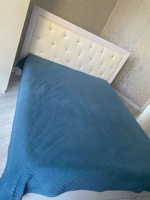 Продам двуспальную кровать