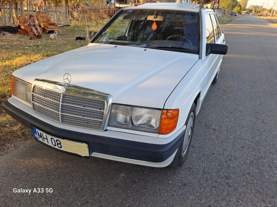 Vând Mercedes 190 D