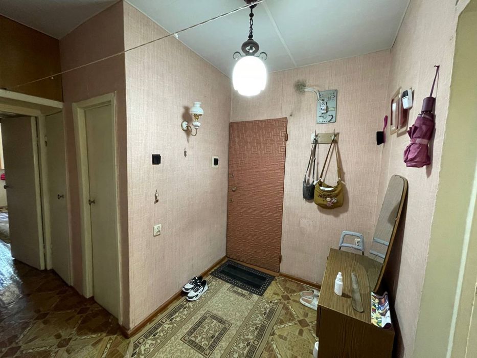 Продам квартиру кирпич , 3/4/4 балкон 2*6 77 серия.