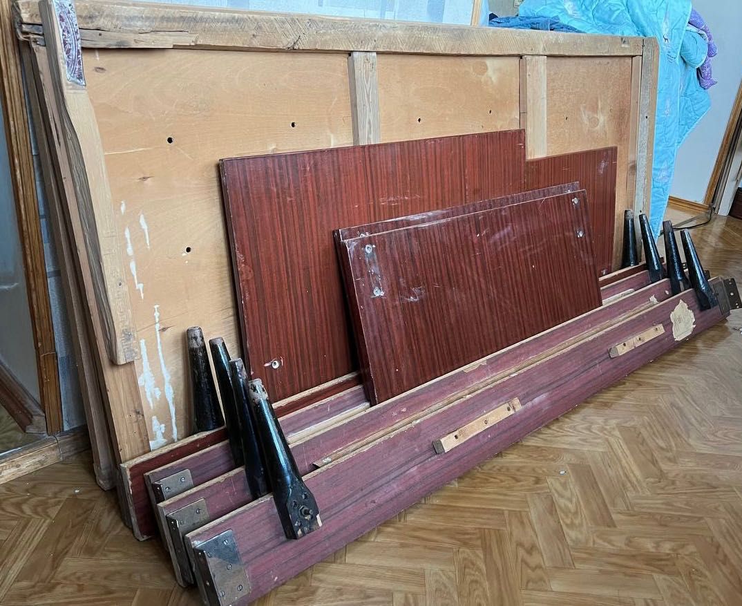 Мебель, 2 кровати в среднем состоянии без матрасов