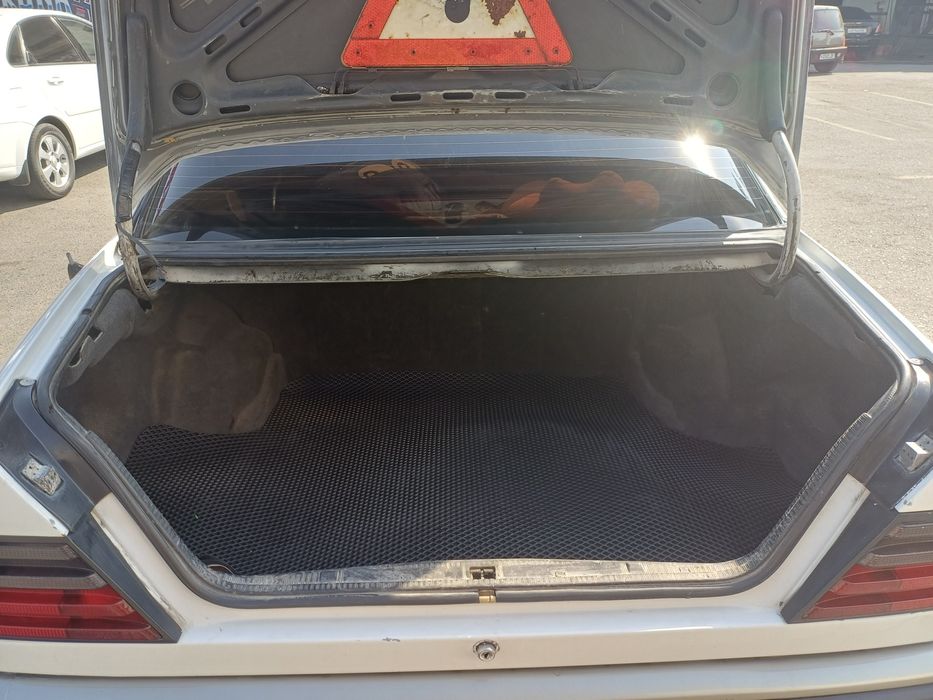 Продаю машину мерседес