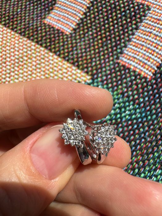 Продам серьги с бриллиантами