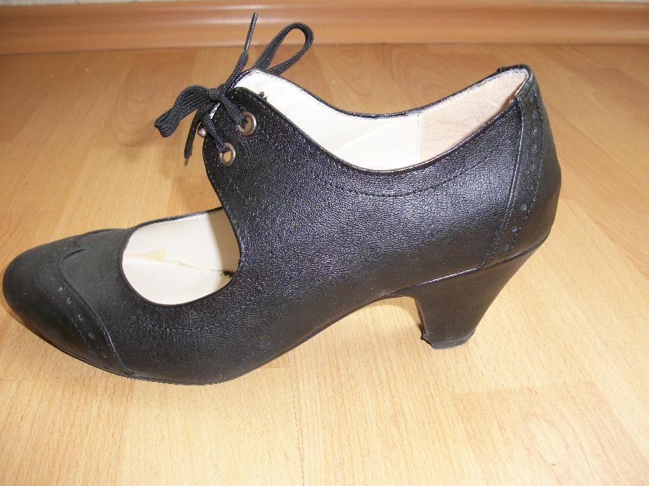 Запазени качествени дамски обувки