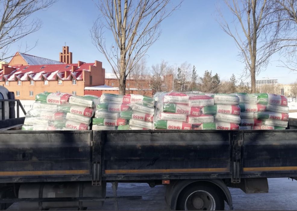 Цемент в мешками