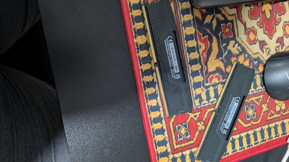 Vand memorie ram 32gb ram ddr5 5200mhz URGENT!!