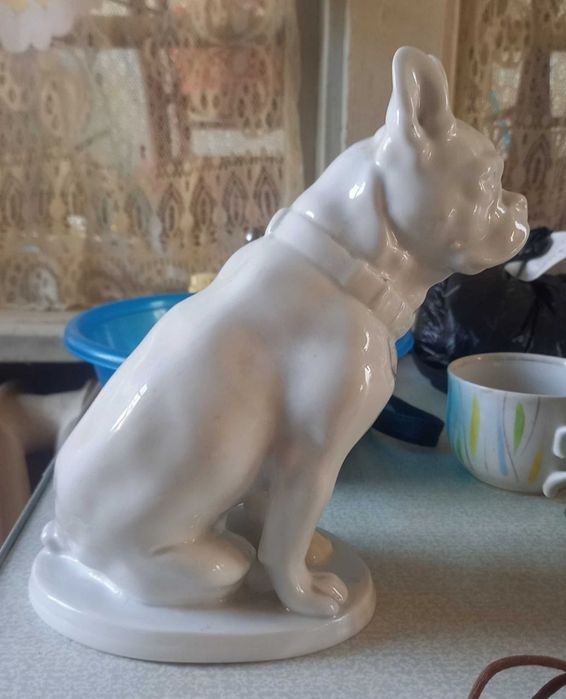 Продам статуэтку "Бульдог". Совершенно целая.