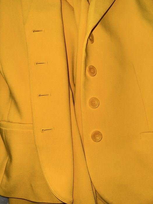 Жълт костюм xs ZARA