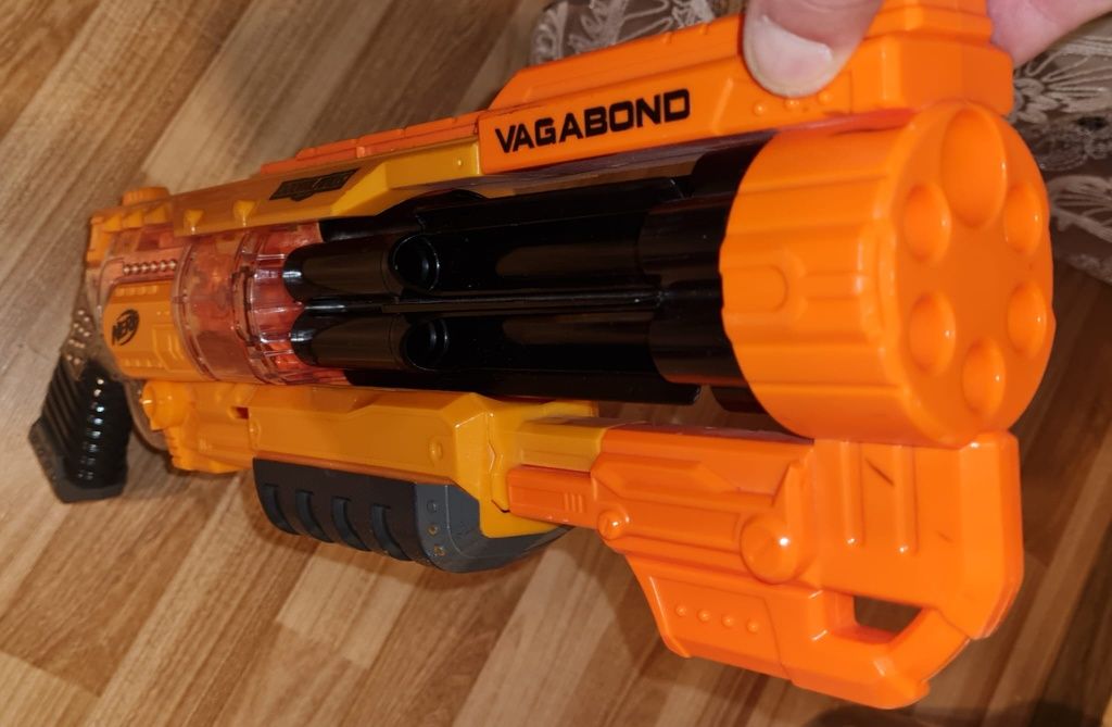 Pușca Nerf Vagabond aproape noua cu 6 gloante