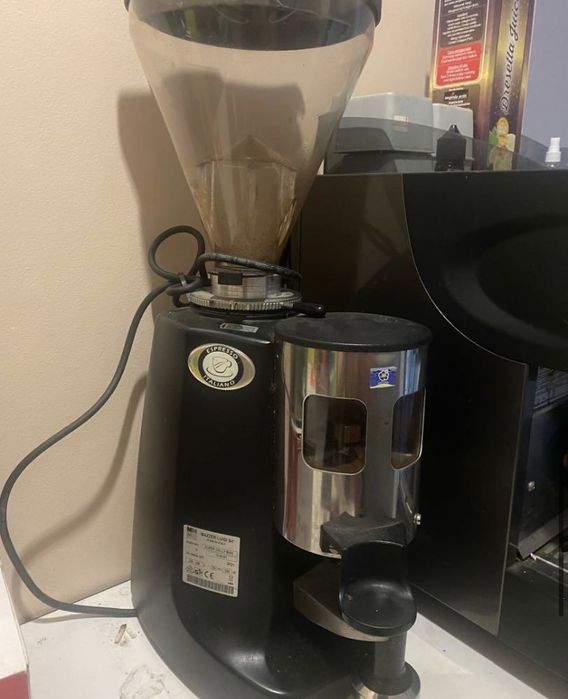 Професионална кафе машина и мелачка