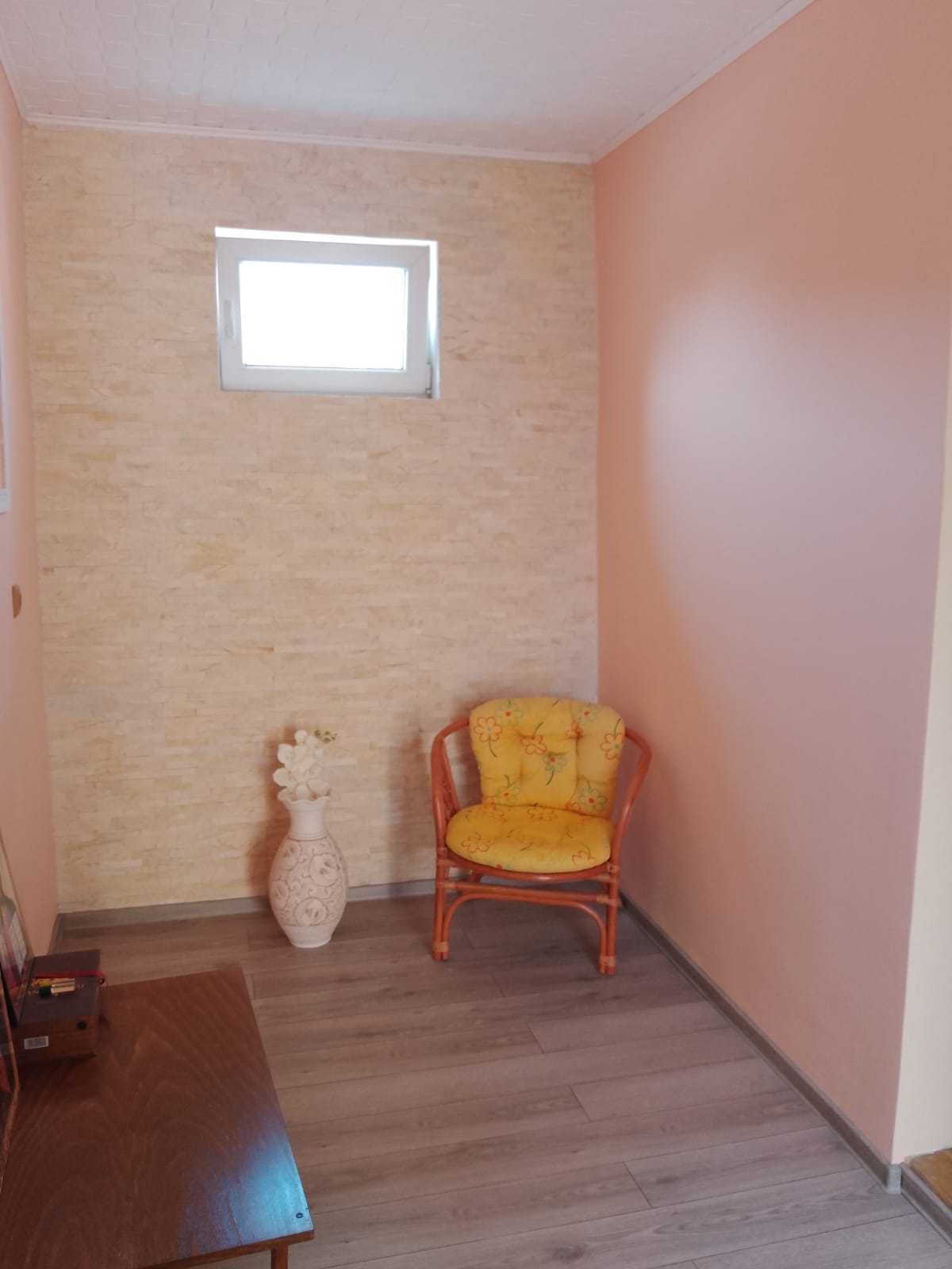 Casă de vânzare cu etaj în zona Lazaret (două corpuri de clădiri)