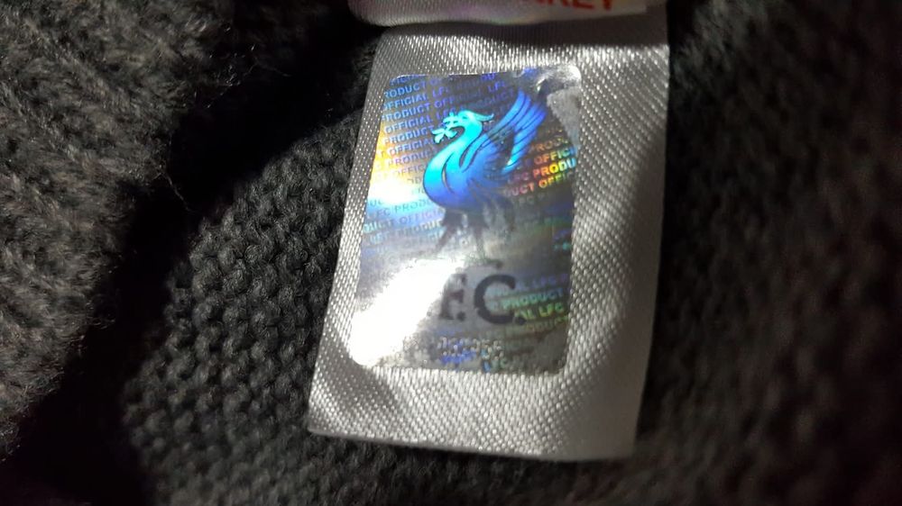 Якe и зимен пуловер на Ливърпул/Liverpool FC/