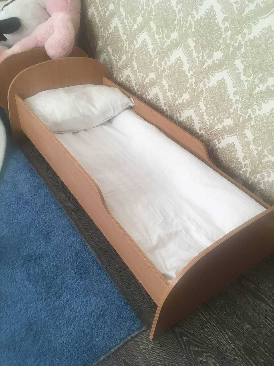Детские кроватки односпальные + матрас + постельное белье
