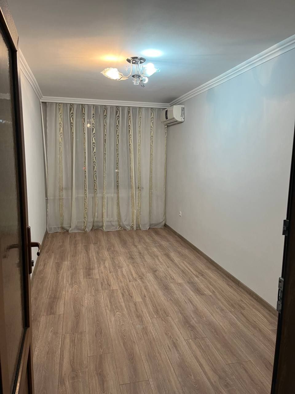 Новомосковская вдоль дороги срочно продам 2 комнатную  под бизнес