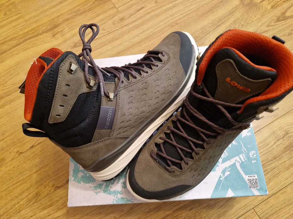 Ghete LOWA Goretex, masuri 41,5 si 42 waterproof,scarpa,salewa,mammut