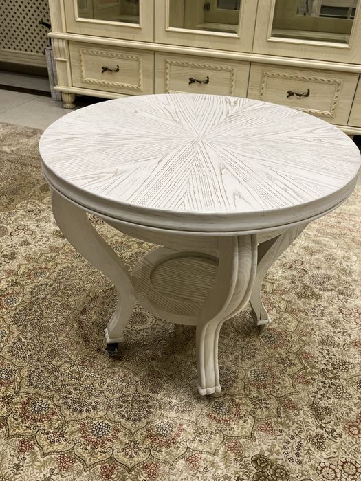 Столовый комплект мебели из дерева