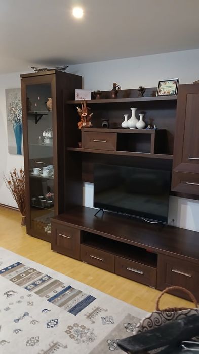 Dau în chirie casă