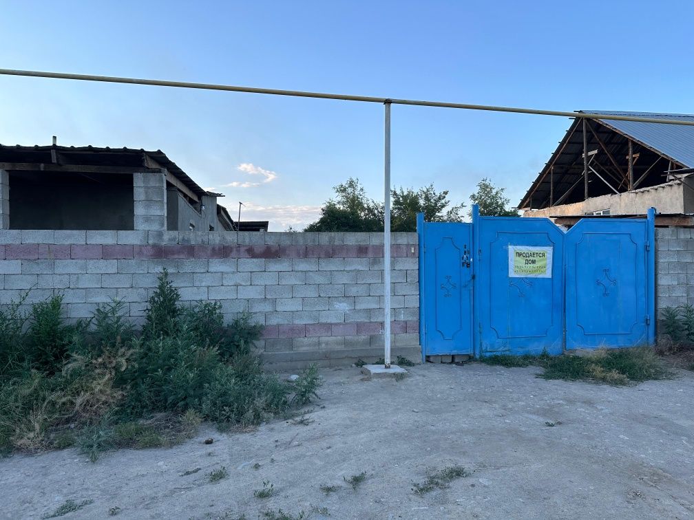 Продаётся дом из 4 комнат,кухня прихожая и душевой
