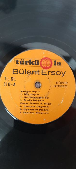 Грамофонни плочи на Bülent Ersoy и Neşe Karaböcek
