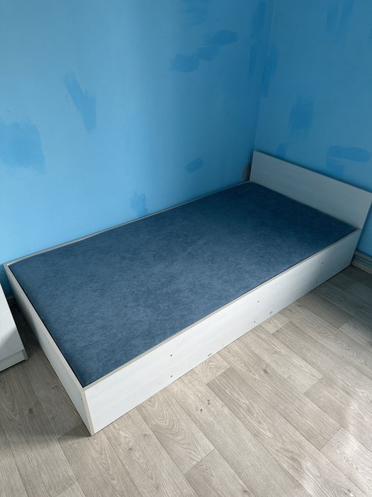 Кровать с матрасом