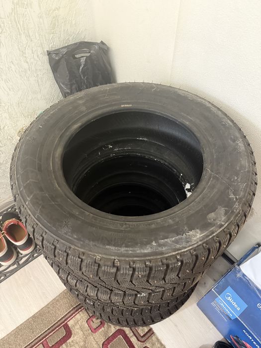 Шина зимний шипы 215/65/16