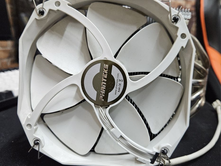 Кулер с двумя башнями Phanteks