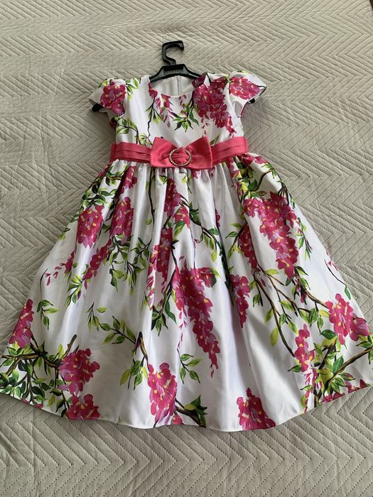 Продам праздничное платье для девочки